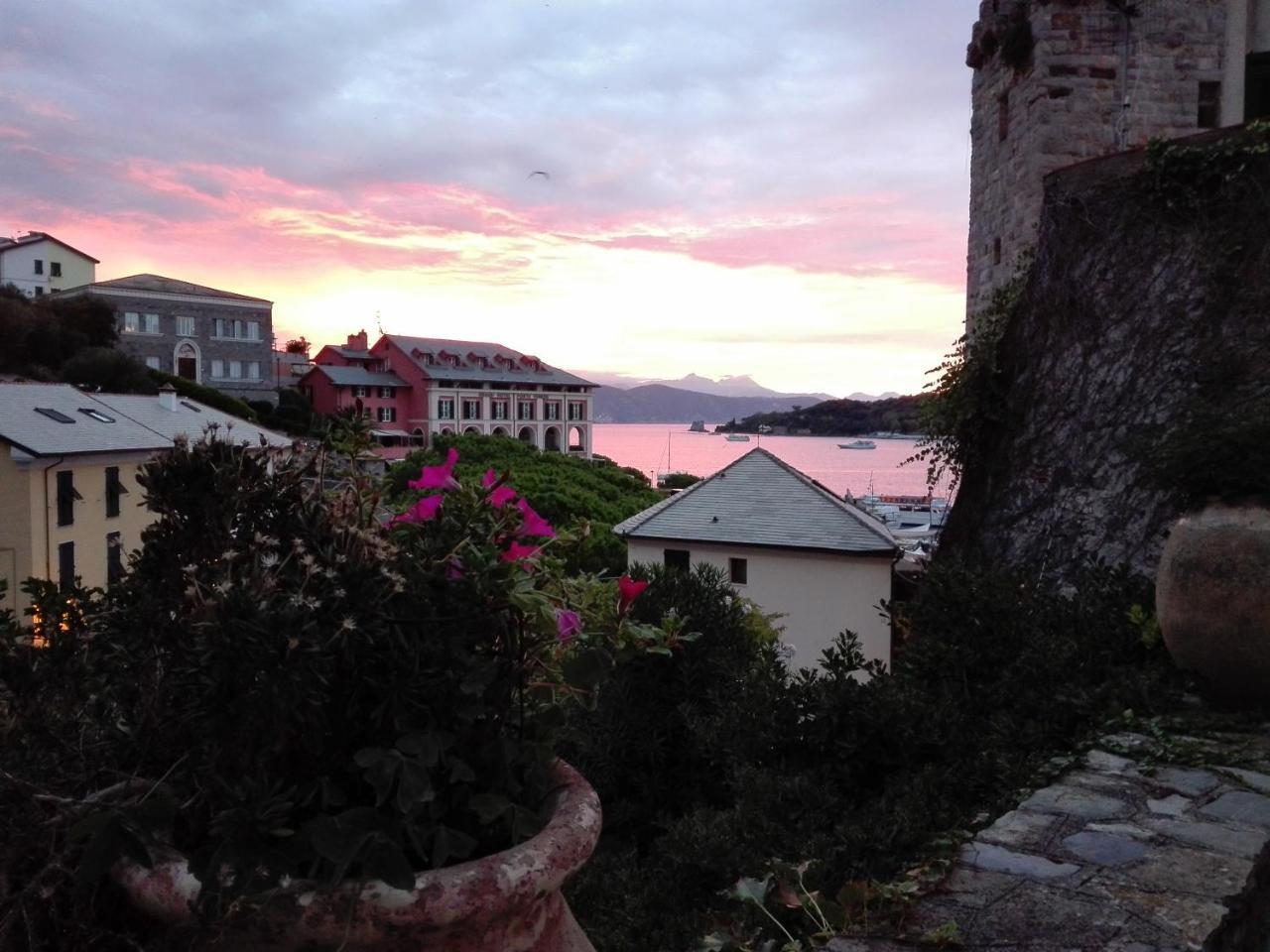 New Hotel Genio Porto Venere Esterno foto